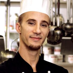 Wiener hat mit Hilfe des waff einen Job in der Gastronomie bekommen.