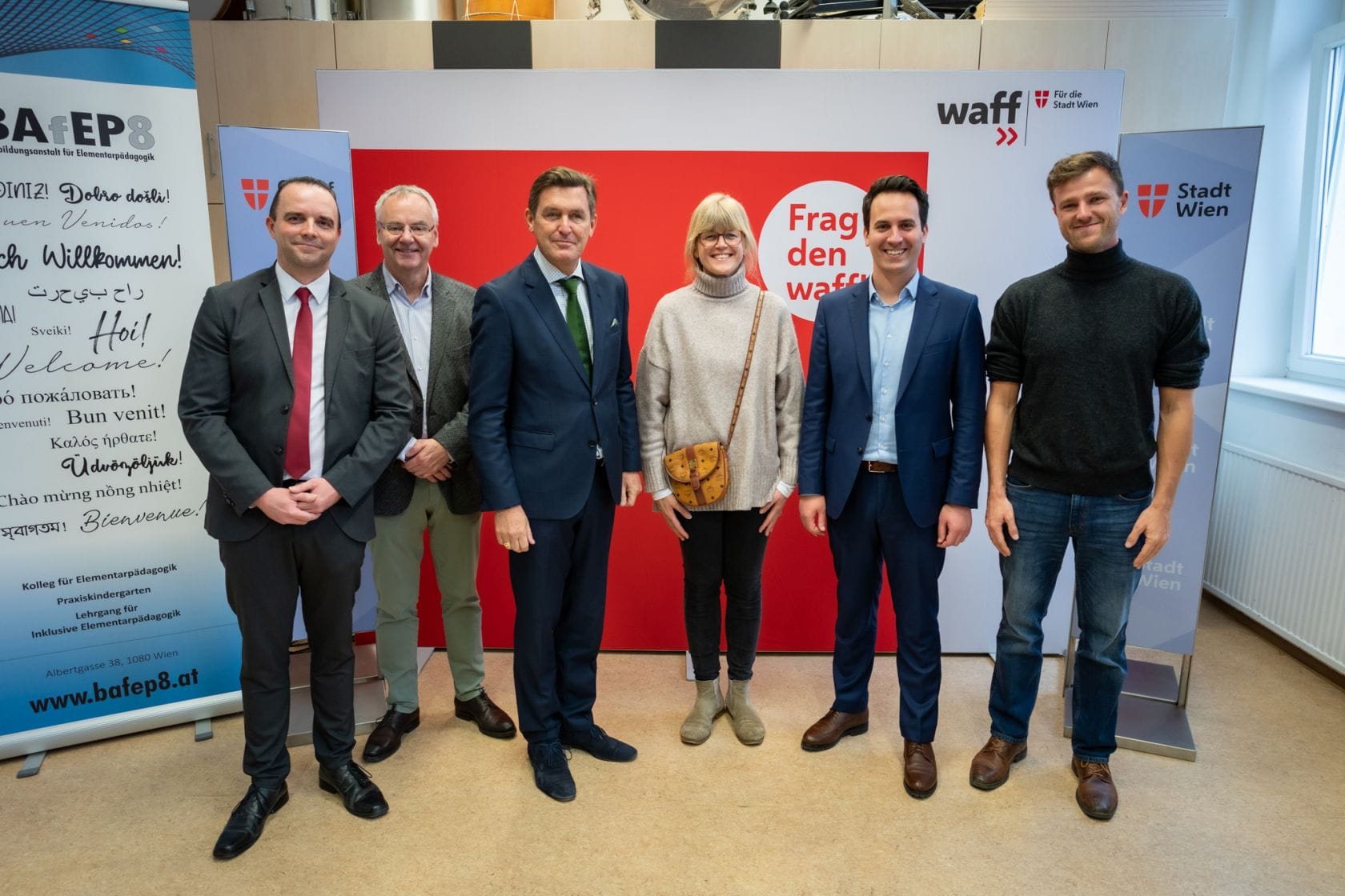 Gruppenbild der Pressekonferenz zur Ausbildung Elementarpädagogik