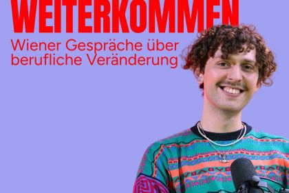 Influencer Greg lacht in die Kamera