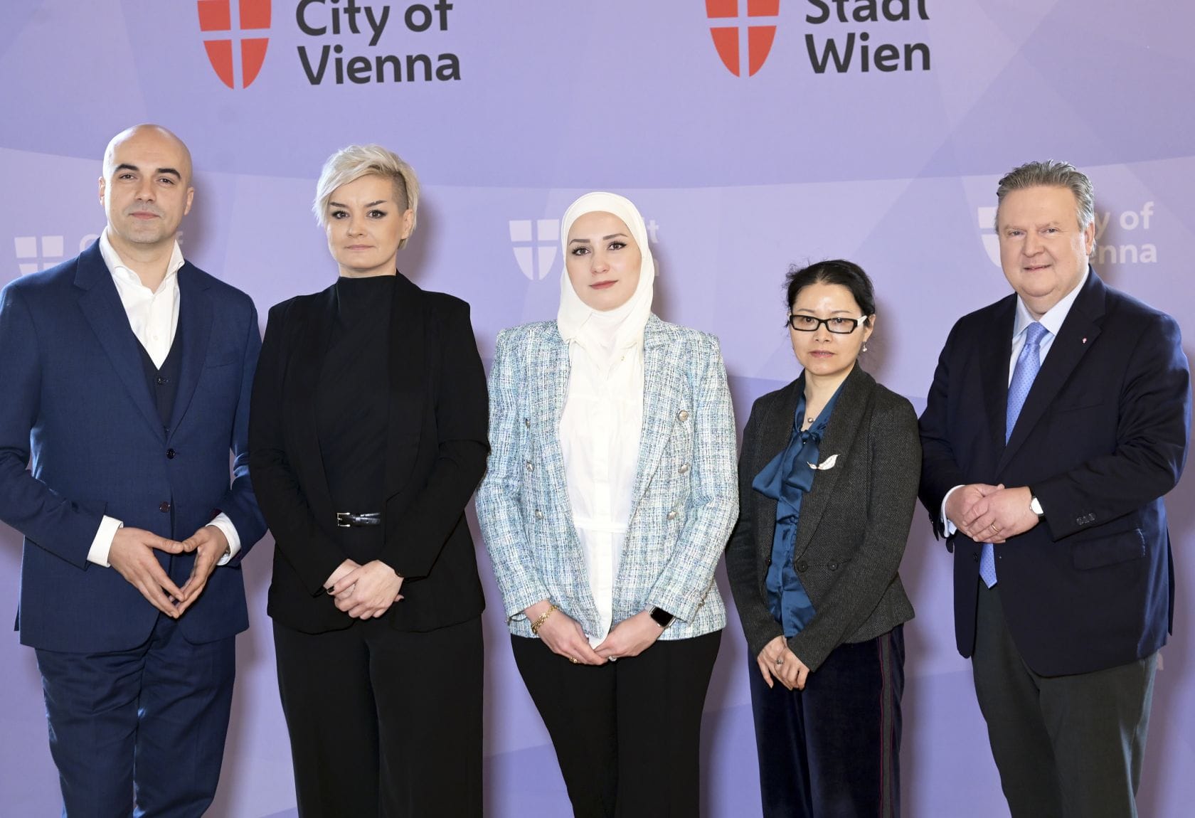 Marko Miloradovic, drei teilnehmende Frauen der waff Frauenstiftung und Bürgermeister Michael Ludwig